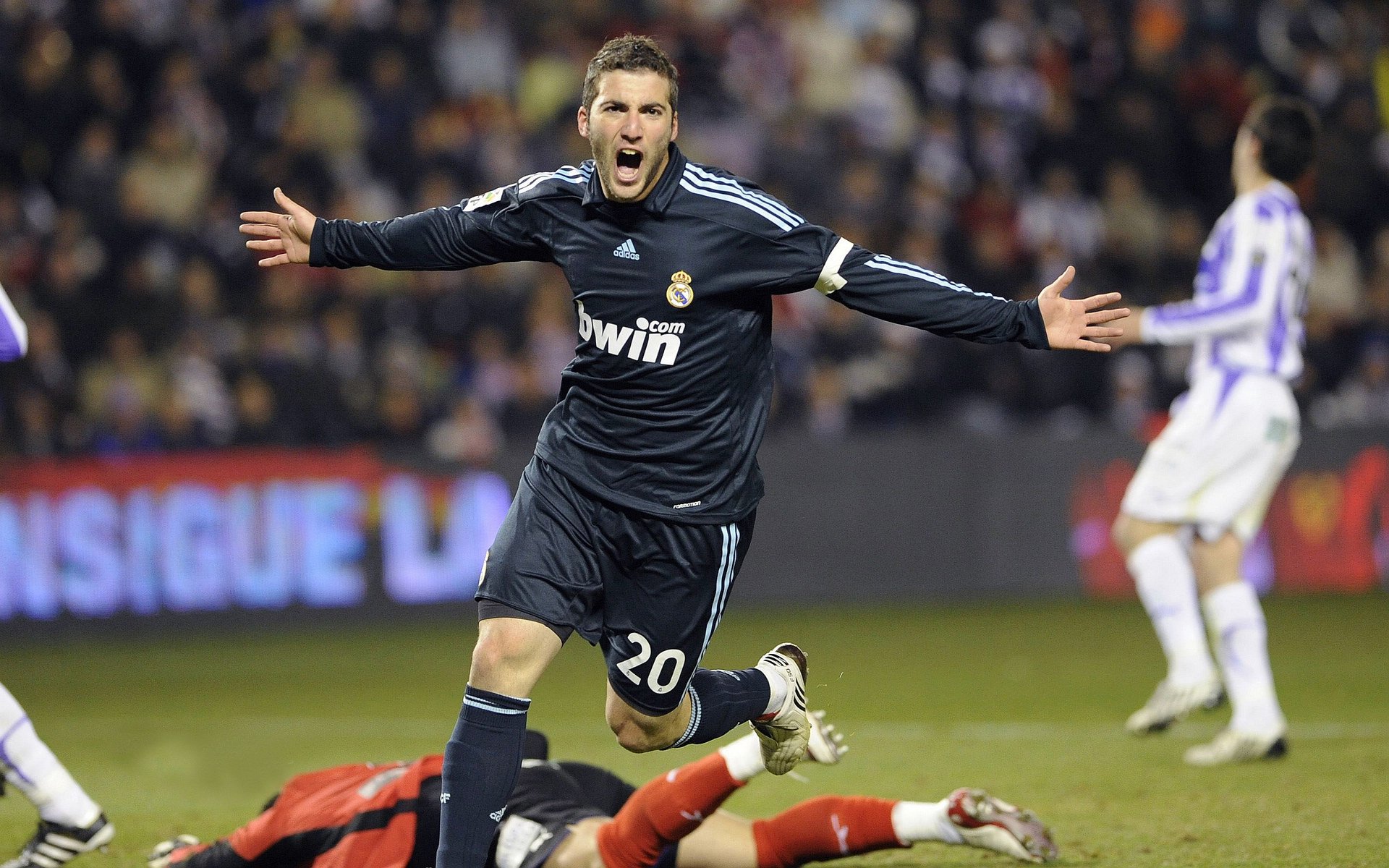 尤文防守稳健,意甲榜首之争进入白热化,尤文称霸意甲